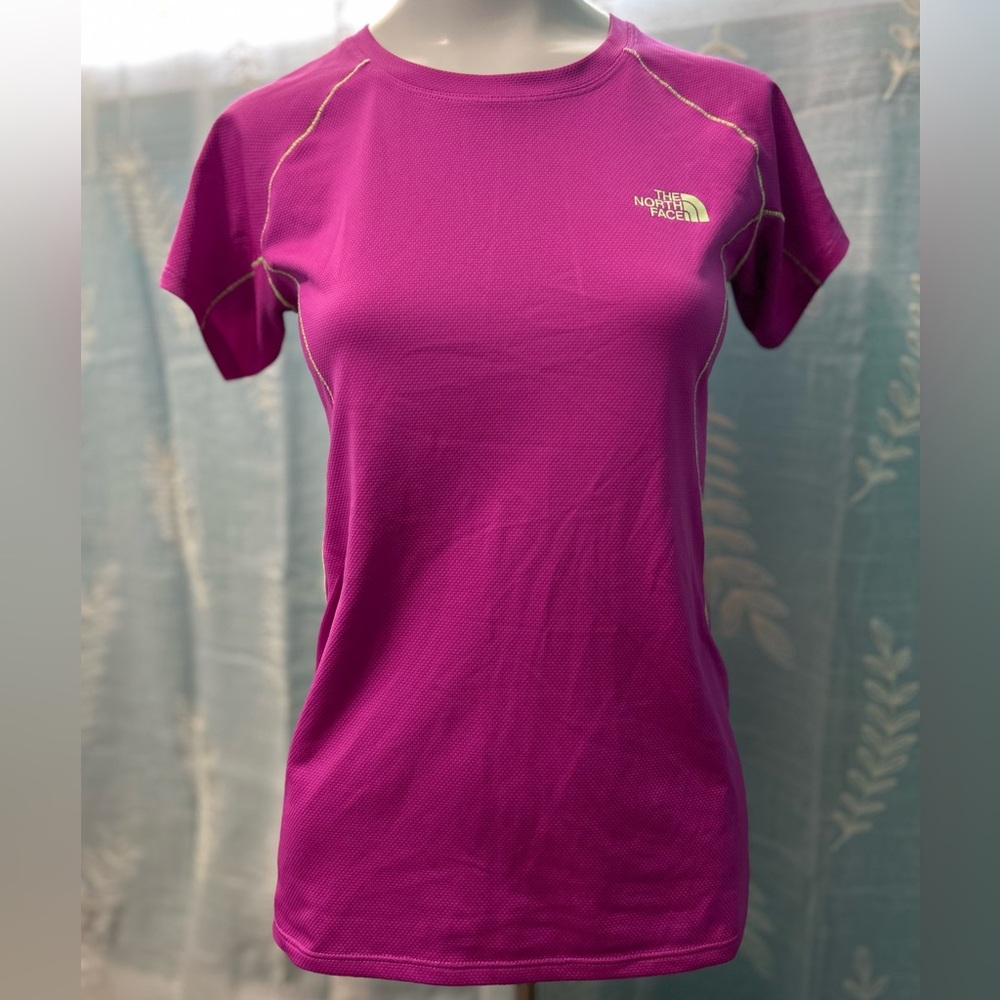 🎉HP🎉The North Face Women's Magenta Short Sleeve Tee Flash Dry sz:XS